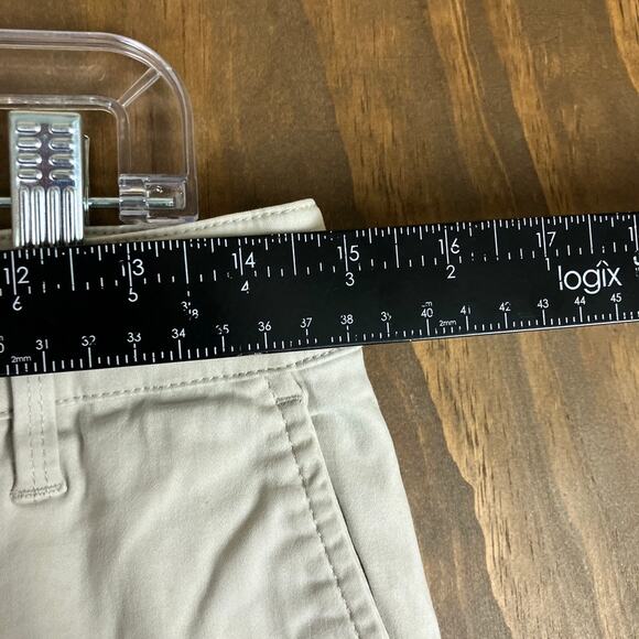 Tommy Bahama Womens Shorts Beige Midi Chino Island Life Stretch 4 - Picture 6 of 11